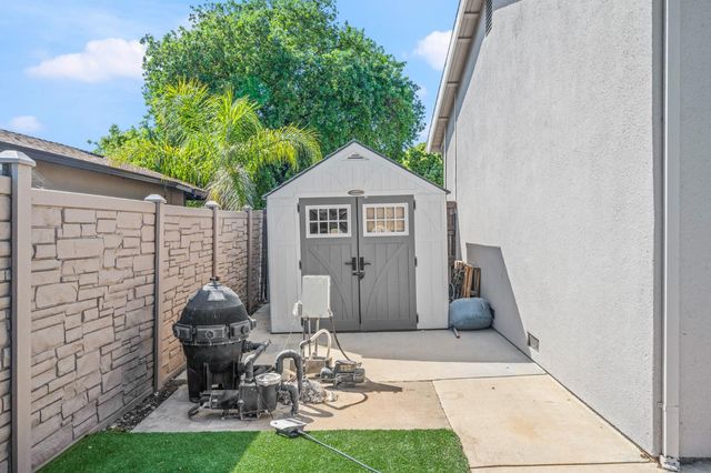 9813 Vista Grande Way, Elk Grove, CA 95624