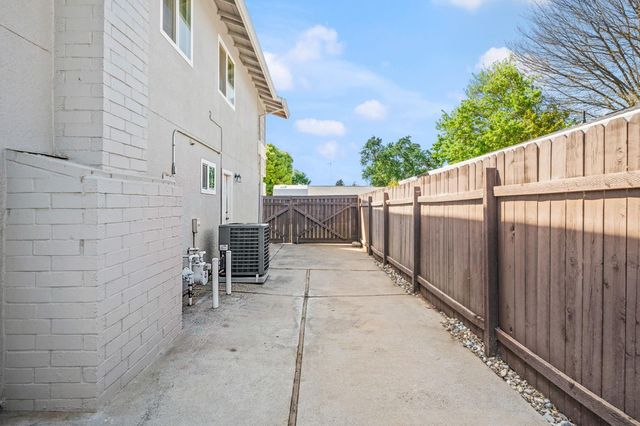 9813 Vista Grande Way, Elk Grove, CA 95624