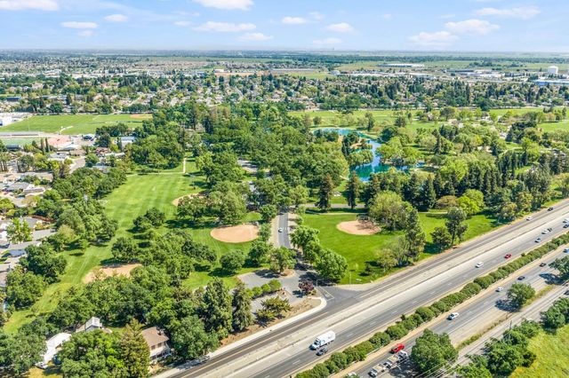 9813 Vista Grande Way, Elk Grove, CA 95624