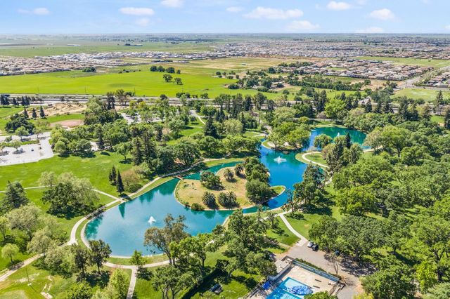 9813 Vista Grande Way, Elk Grove, CA 95624