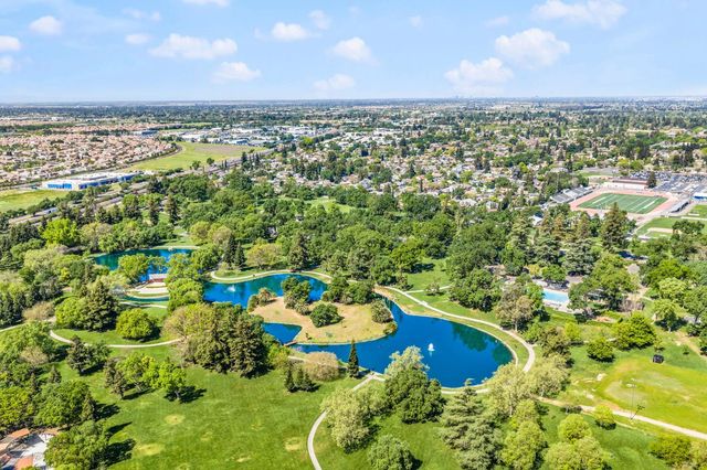 9813 Vista Grande Way, Elk Grove, CA 95624