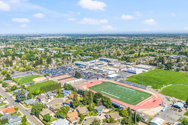 9813 Vista Grande Way, Elk Grove, CA 95624