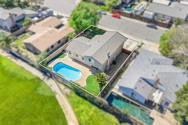 9813 Vista Grande Way, Elk Grove, CA 95624