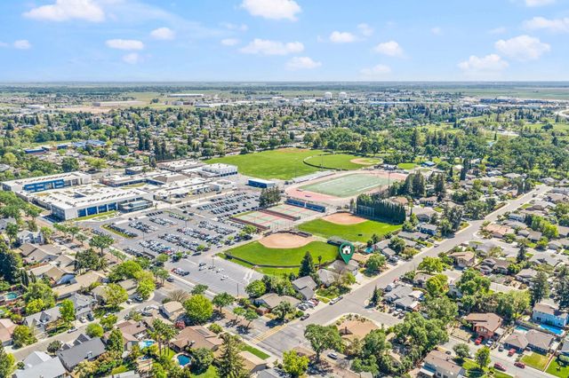 9813 Vista Grande Way, Elk Grove, CA 95624