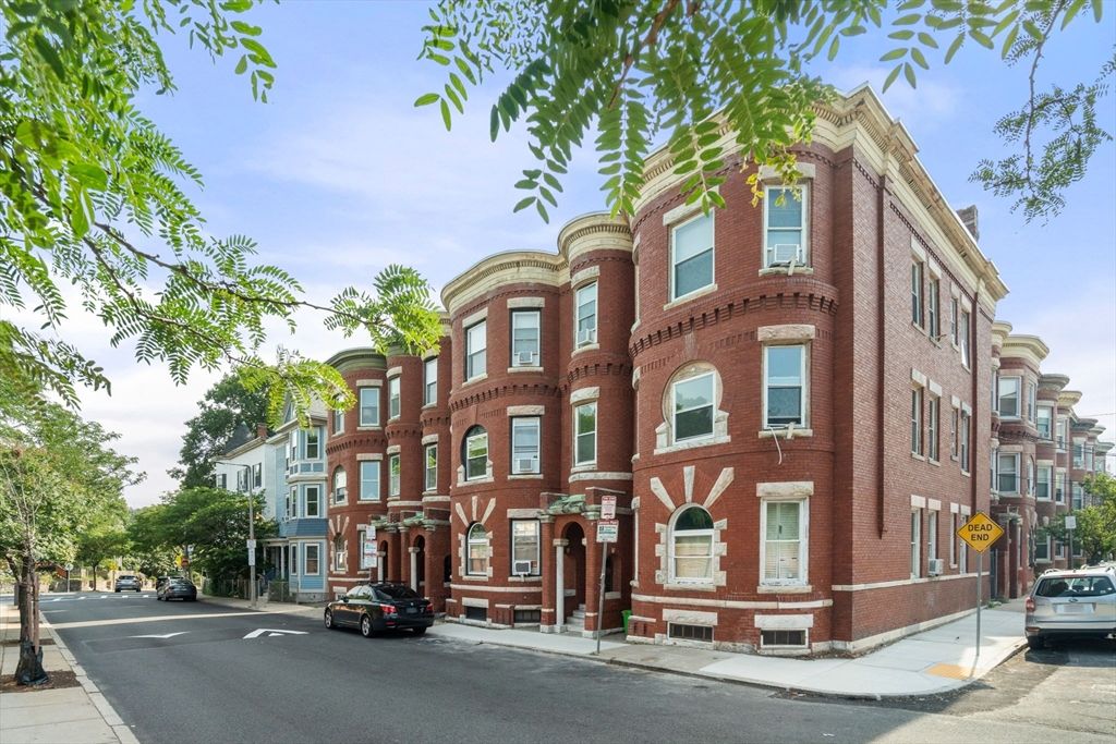 124 Day St 2, Boston, MA 02130