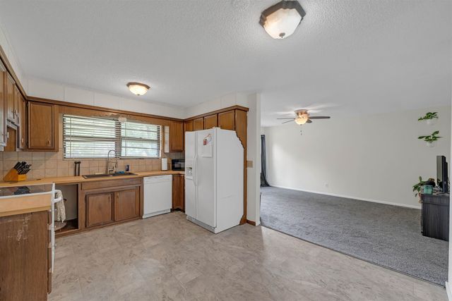 251 N Tracy St, Wichita, KS 67212