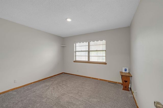 251 N Tracy St, Wichita, KS 67212