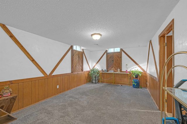 251 N Tracy St, Wichita, KS 67212