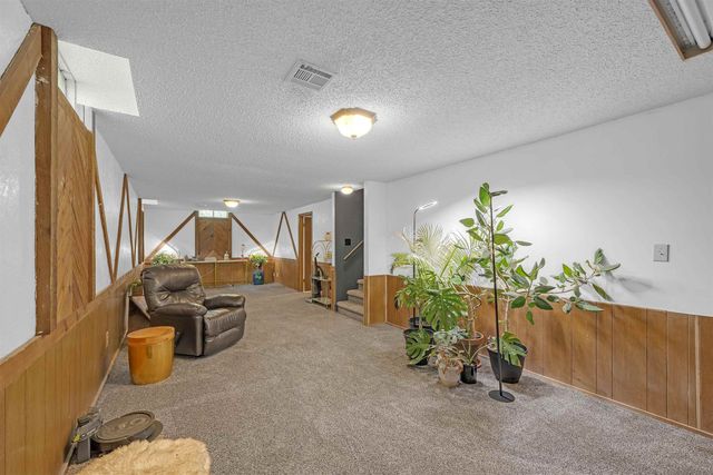 251 N Tracy St, Wichita, KS 67212