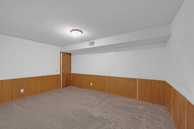 251 N Tracy St, Wichita, KS 67212