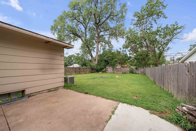 251 N Tracy St, Wichita, KS 67212