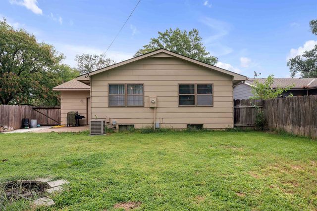 251 N Tracy St, Wichita, KS 67212