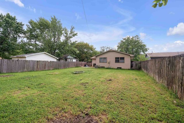 251 N Tracy St, Wichita, KS 67212