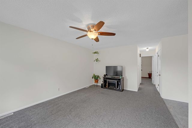 251 N Tracy St, Wichita, KS 67212