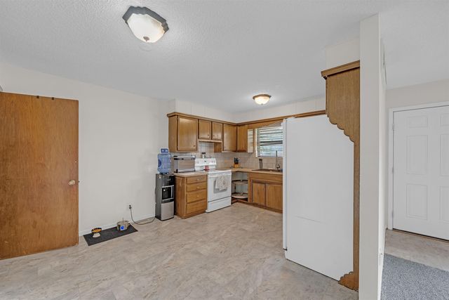 251 N Tracy St, Wichita, KS 67212