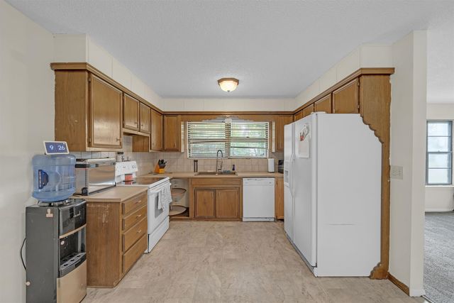 251 N Tracy St, Wichita, KS 67212