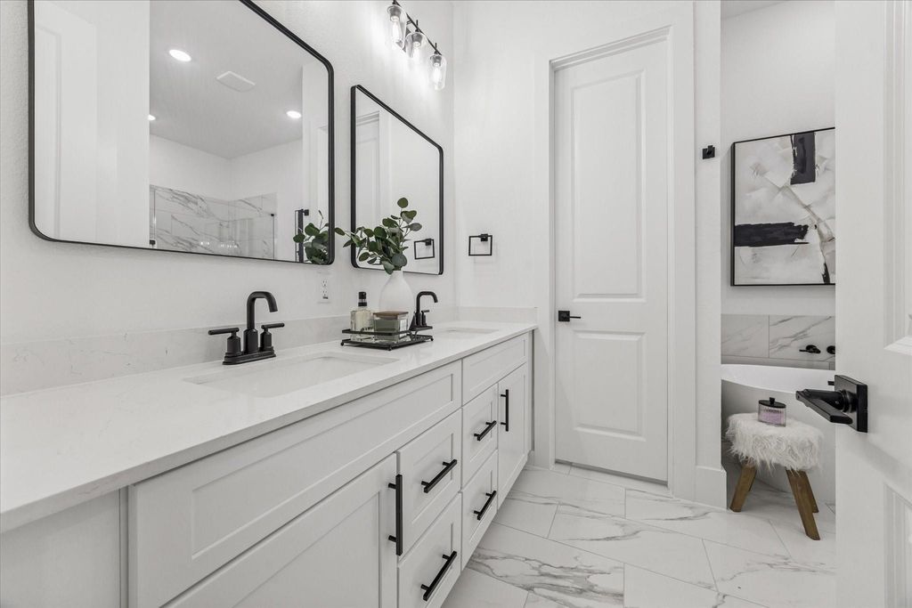 5606 Azores, Houston, TX 77091