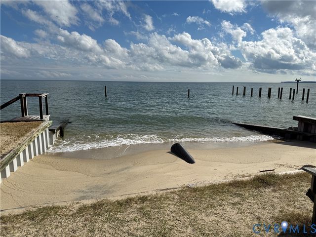 180 Marynetta Ave, Deltaville, VA 23043