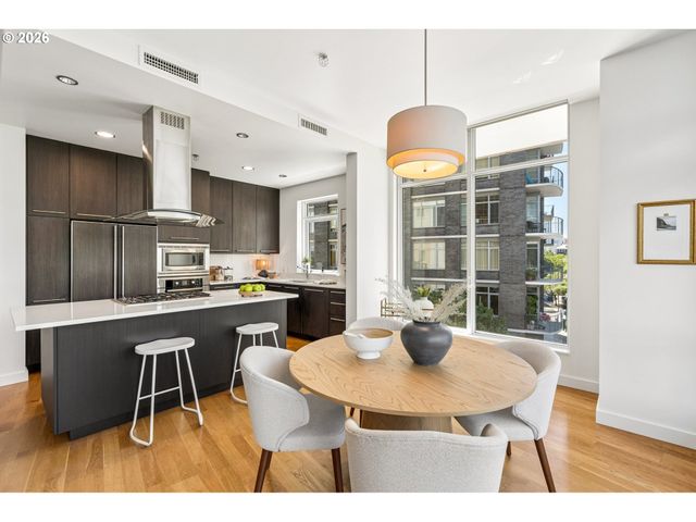 949 Nw OVERTON St 402, Portland, OR 97209