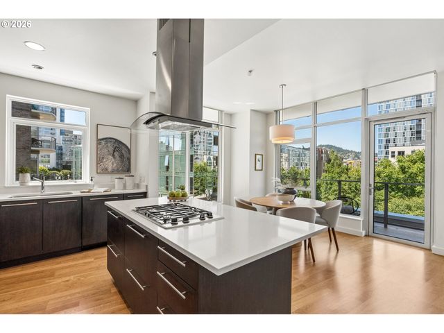 949 Nw OVERTON St 402, Portland, OR 97209