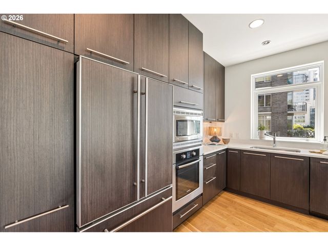 949 Nw OVERTON St 402, Portland, OR 97209