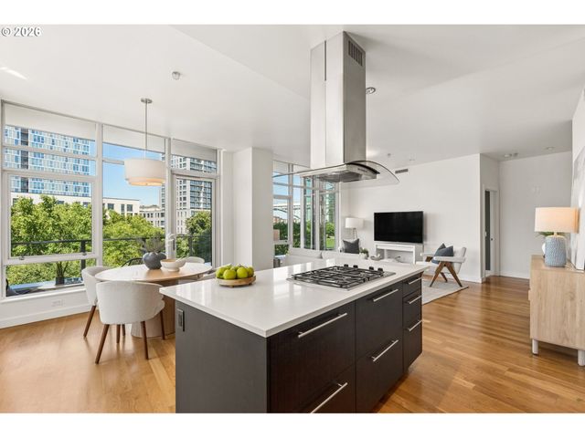 949 Nw OVERTON St 402, Portland, OR 97209