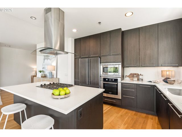 949 Nw OVERTON St 402, Portland, OR 97209