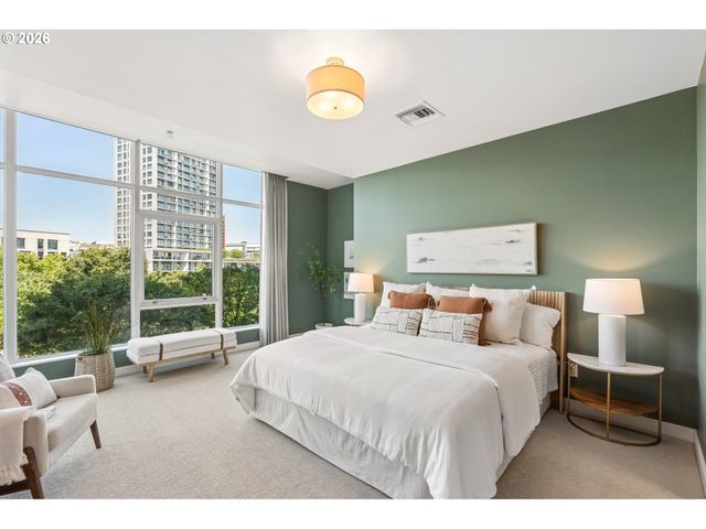949 Nw OVERTON St 402, Portland, OR 97209