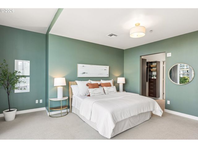 949 Nw OVERTON St 402, Portland, OR 97209