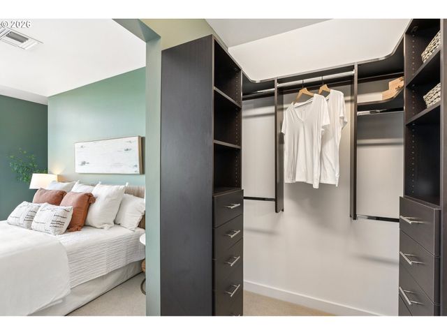 949 Nw OVERTON St 402, Portland, OR 97209