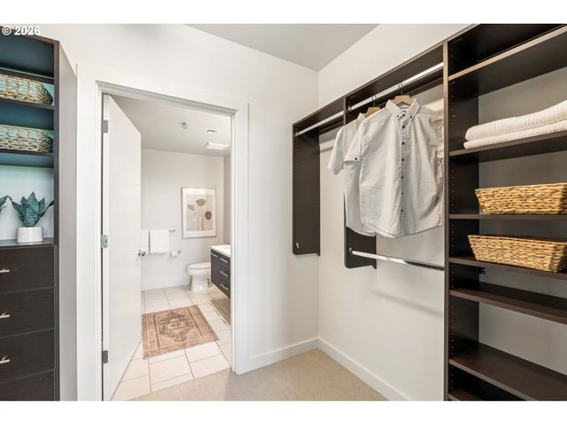 949 Nw OVERTON St 402, Portland, OR 97209