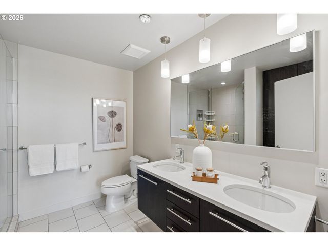 949 Nw OVERTON St 402, Portland, OR 97209