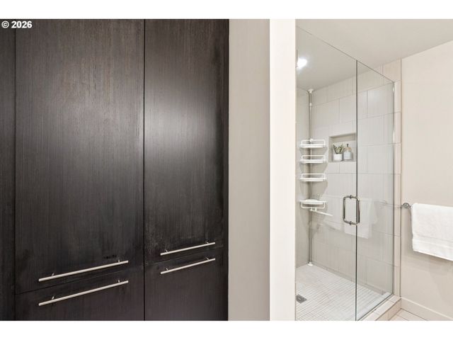 949 Nw OVERTON St 402, Portland, OR 97209