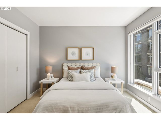 949 Nw OVERTON St 402, Portland, OR 97209
