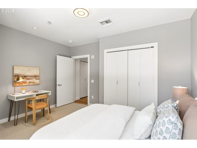 949 Nw OVERTON St 402, Portland, OR 97209