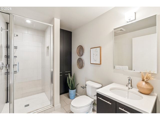 949 Nw OVERTON St 402, Portland, OR 97209