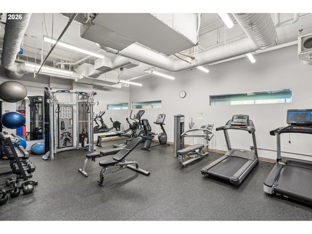 949 Nw OVERTON St 402, Portland, OR 97209