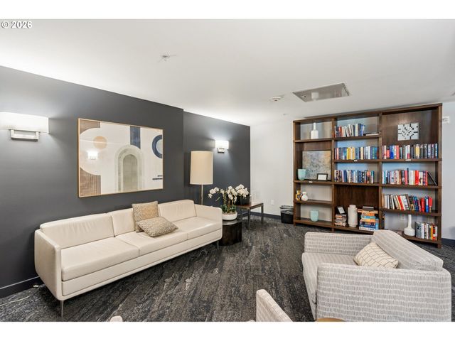949 Nw OVERTON St 402, Portland, OR 97209