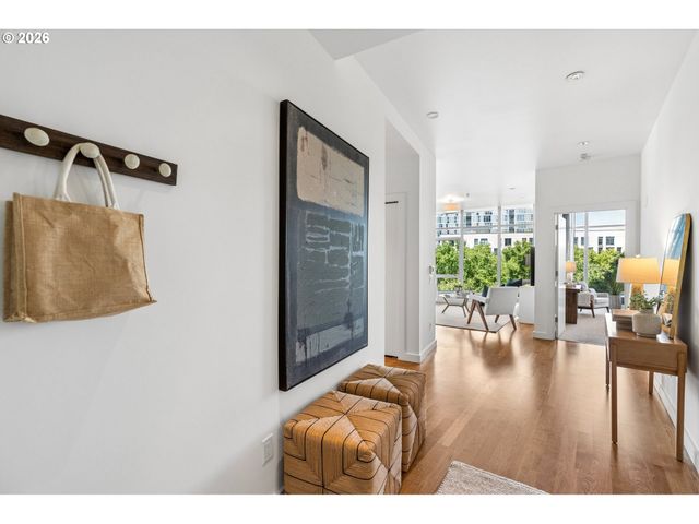 949 Nw OVERTON St 402, Portland, OR 97209