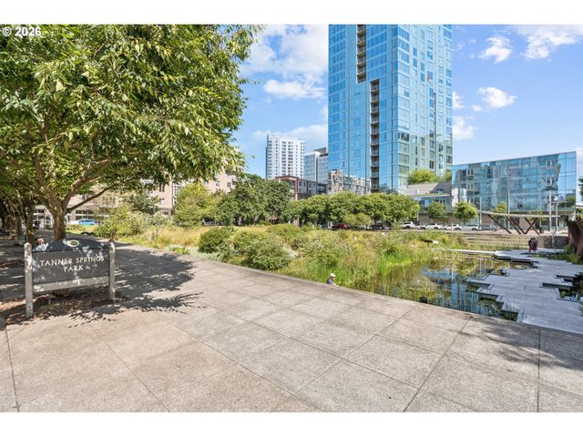 949 Nw OVERTON St 402, Portland, OR 97209