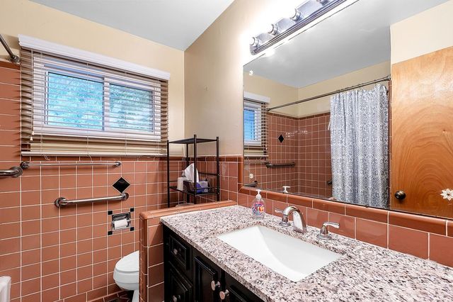 9901 W Hickory Ln, Wichita, KS 67212