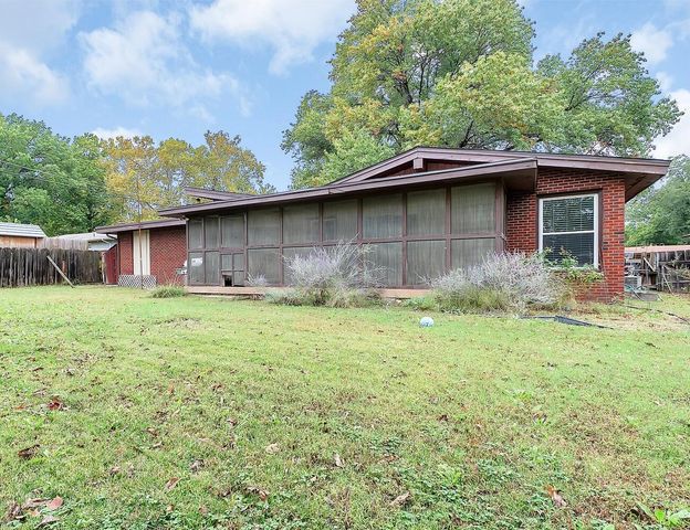 9901 W Hickory Ln, Wichita, KS 67212