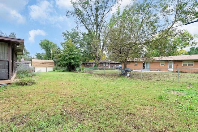 9901 W Hickory Ln, Wichita, KS 67212