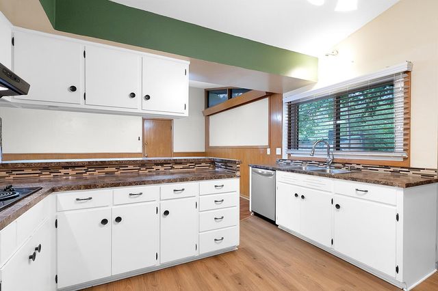 9901 W Hickory Ln, Wichita, KS 67212