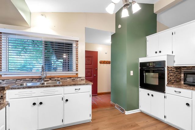 9901 W Hickory Ln, Wichita, KS 67212