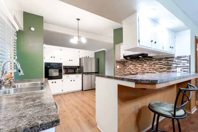 9901 W Hickory Ln, Wichita, KS 67212