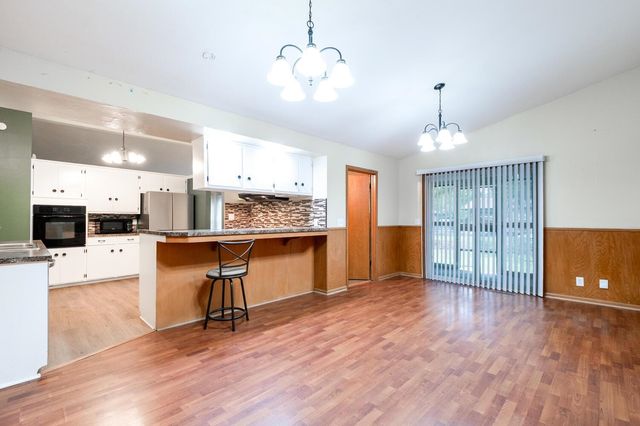 9901 W Hickory Ln, Wichita, KS 67212