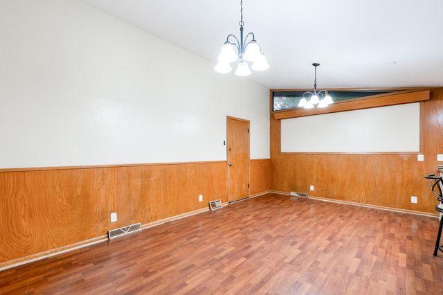 9901 W Hickory Ln, Wichita, KS 67212