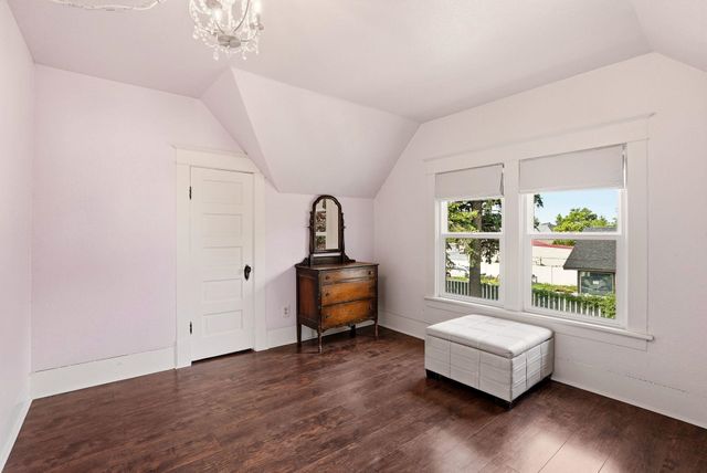 2526 E Boone Ave, Spokane, WA 99202