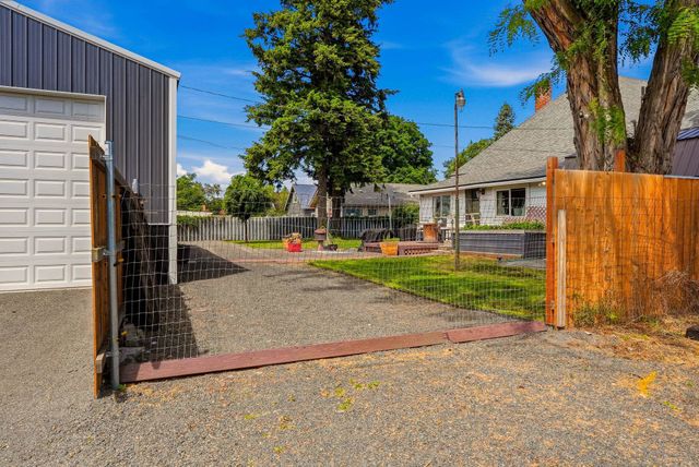 2526 E Boone Ave, Spokane, WA 99202